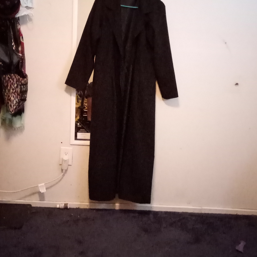 🖤 jet black trench coat